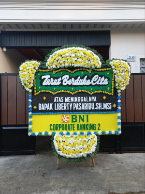 Papan Bunga Duka di Pantai Burung