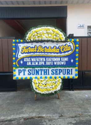 Papan Bunga Duka di Pantai Burung